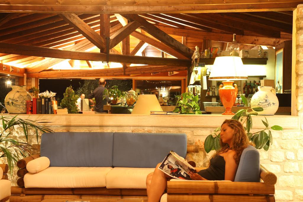 Hotel Sailing Center Мальчезине Экстерьер фото