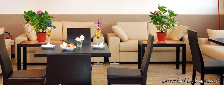 Hotel Sailing Center Мальчезине Интерьер фото