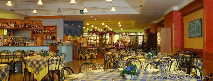 Hotel Sailing Center Мальчезине Ресторан фото