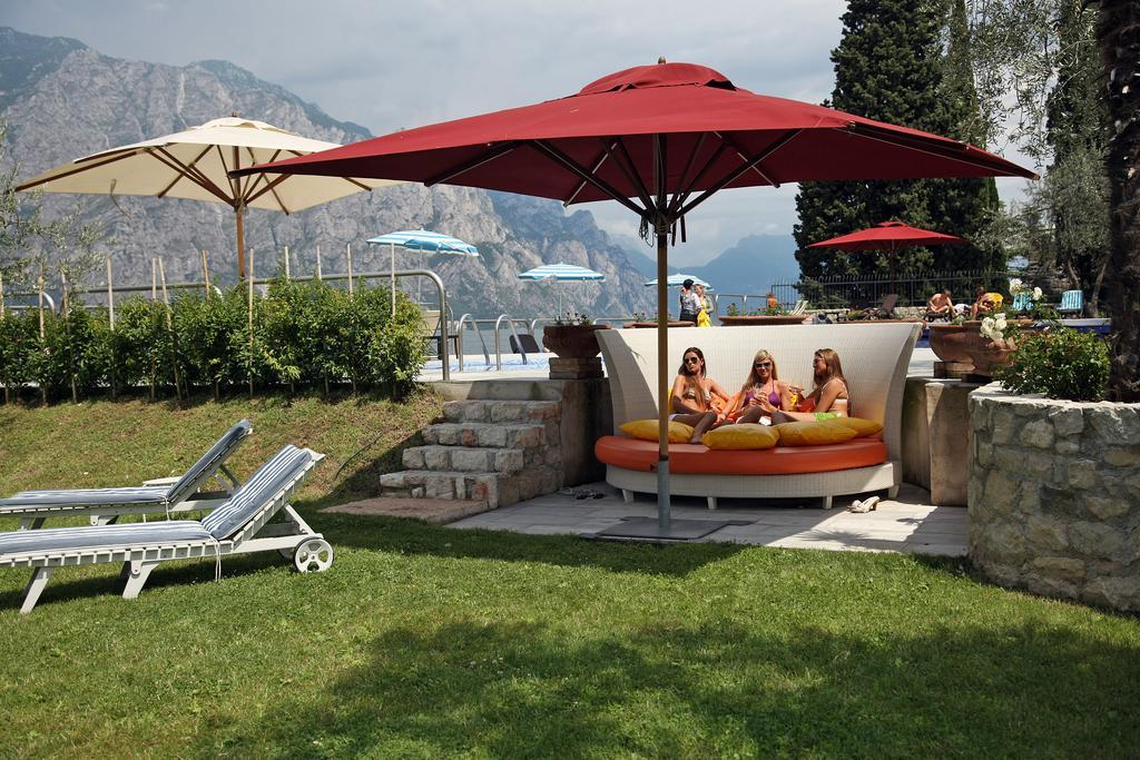 Hotel Sailing Center Мальчезине Экстерьер фото