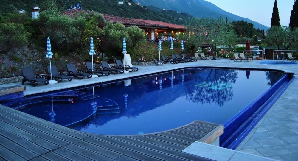 Hotel Sailing Center Мальчезине Экстерьер фото