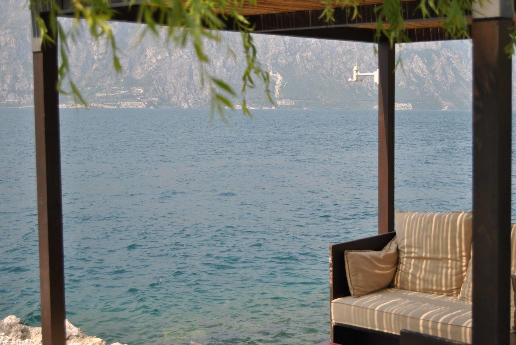 Hotel Sailing Center Мальчезине Экстерьер фото